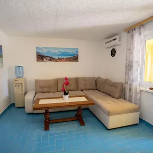 Apartament Pavic, Vir