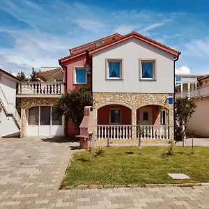Apartament Fida, Vir